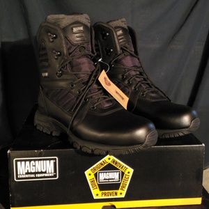 Mens NIB Magnum waterproof boots
